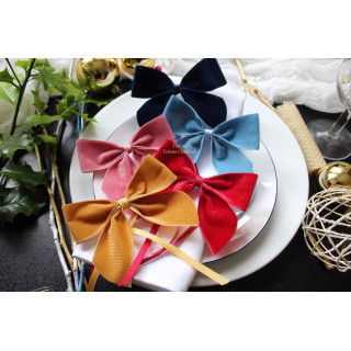Velvet bow napkin ring
