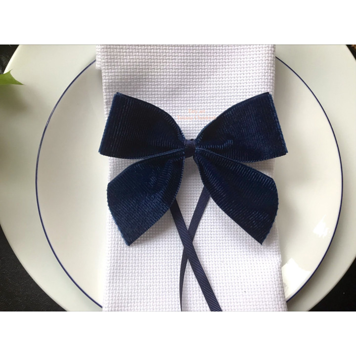 Velvet bow napkin ring