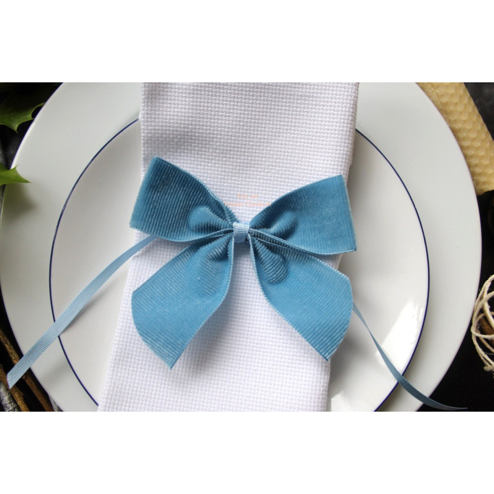 Velvet bow napkin ring