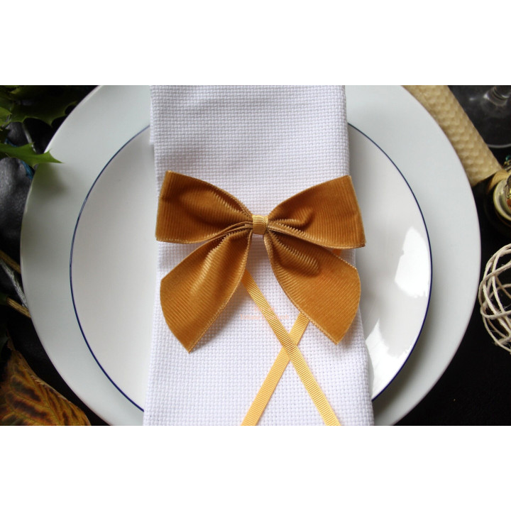 Velvet bow napkin ring