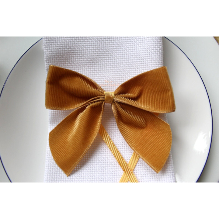Velvet bow napkin ring